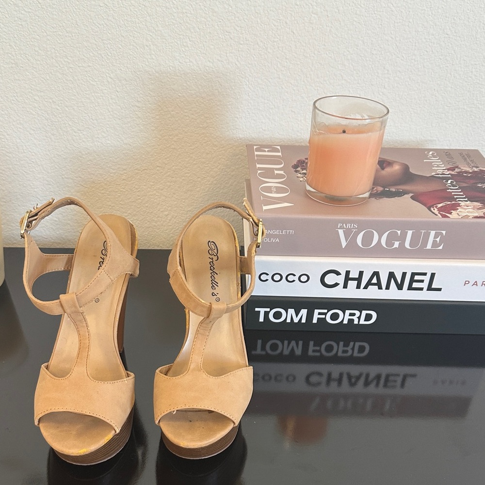 Breckelles Tan Open-Toe Sandals